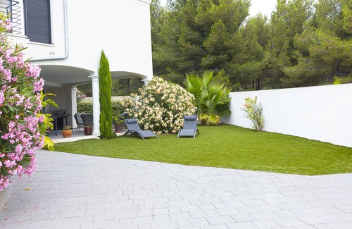 Sausset-les-Pins House | Peaceful haven with jacuzzi 500 metres from the sea