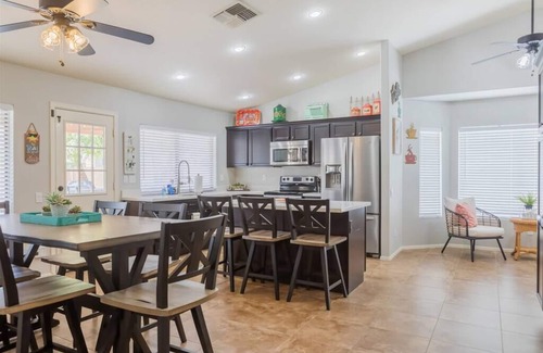 East Mesa House | Peaceful house, pool, BBQ, fire table, RV parking