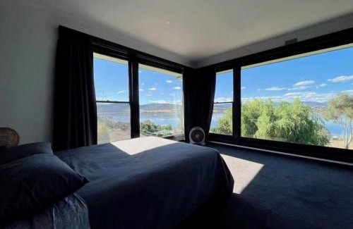 Granton Villa | Peaceful house with great ocean & mountain view