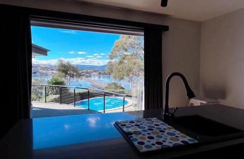 Granton Villa | Peaceful house with great ocean & mountain view