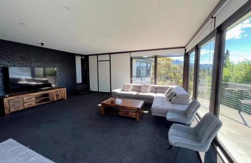 Granton Villa | Peaceful house with great ocean & mountain view