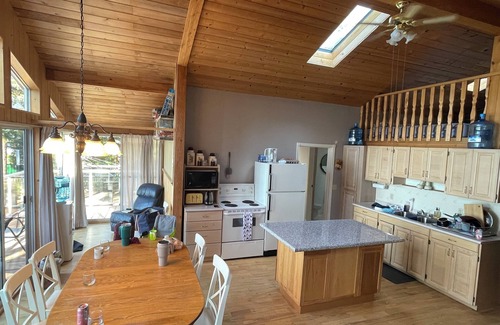 70 Mile House Cabin | Peaceful Lakefront Cabin on Green Lake w/Bunkhouse