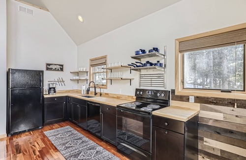 Black Hawk Ski Chalet | Peaceful Mountain Chalet with gorgeous views!