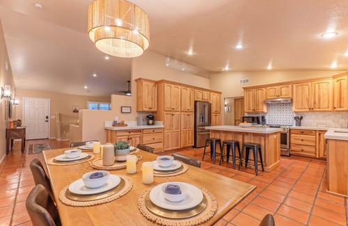 East Mesa House | PEACEFUL: One Story, 1 Acre Lot, Htd POOL, Fire Pit, Cornhole, 3 Bikes, TVs All BRs, RV Parking