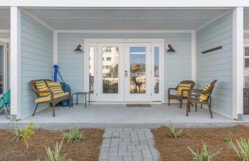Miramar Beach House | Peaceful Paradise Steps to Beach Pool & Hot Tub