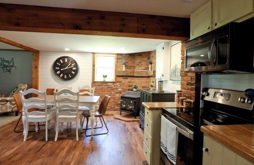 Bellville House | Peaceful, relaxing, family friendly, fully updated 3-bedroom house in Bellville