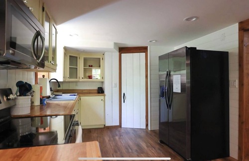 Bellville House | Peaceful, relaxing, family friendly, fully updated 3-bedroom house in Bellville