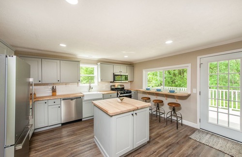 Gloria Glens Park Cottage | Peaceful, Renovated 3BR Home by Chippewa Lake/Pet Friendly