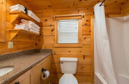 Bryan Cabin | Peaceful Retreat in Bryan! Full Kitchen, Pool, Close to Kyle Field, Pets Allowed