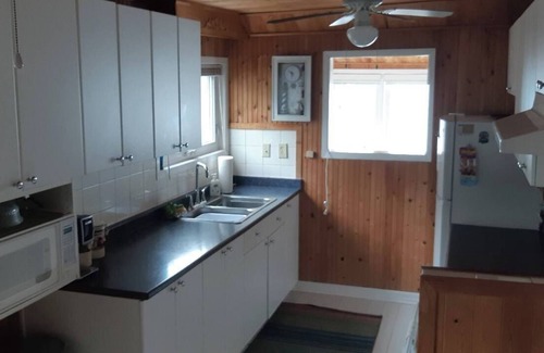 Hamilton Cottage | Peaceful retreat on the Shores of Lake Erie