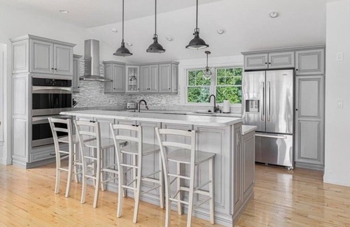 Jamestown Shores House | Peaceful Retreat with Beautiful Sunsets and Bay Views