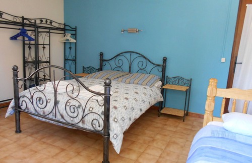 Bize-Minervois Cottage | Peaceful rural location surrounded by vines and olives - Artists haven.