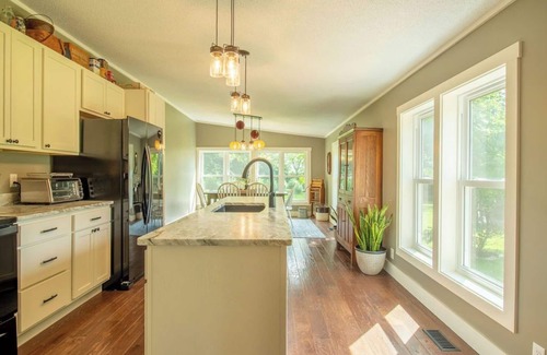 Candler Cottage | Peaceful & Scenic 3 Bedroom/2 Bath Farmhouse