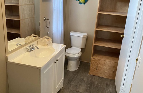 Port Hope House | Peaceful, Secluded get away, comes with Port Hope boat slip