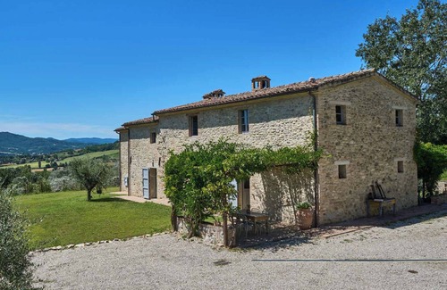 Montone Villa | Peaceful Villa in the Umbrian Hills of Italy