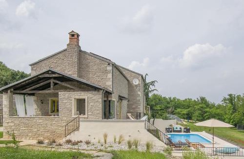 Kircija Villa | Peaceful Villa with Pool & Sauna, La Casa di Kyra