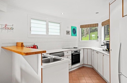 Copacabana House | Peacefully Uphill 2-bed Home with Gorgeous Seaview