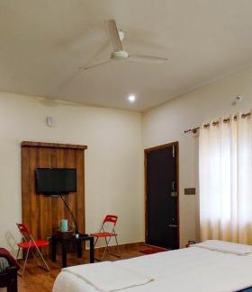 Chikkamagaluru House | Peak by the Lake