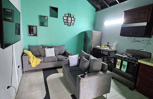 Falmouth House | Pearle Casa- Relaxing, 24hrs Gated Secured Home.
