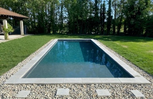 Les Vosserts House | Pebble house typical of the Drôme hills with jacuzzi