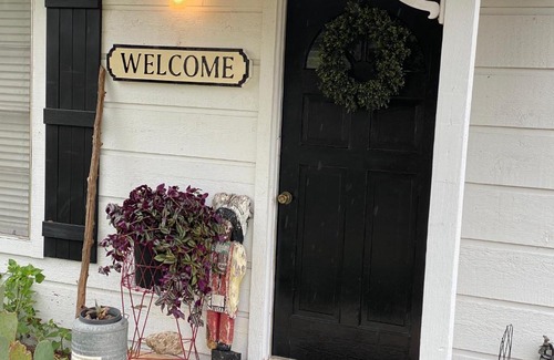 Bandera House | Pecan St. Parlor Haus Downtown Bandera, TX