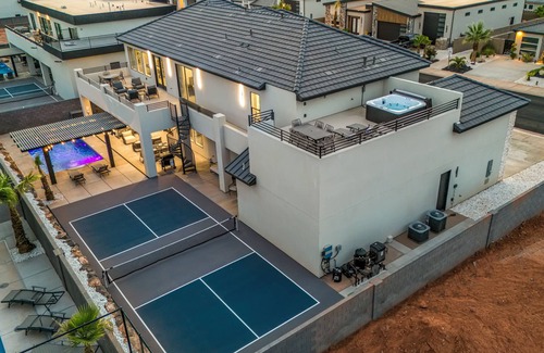 Hurricane House | Pecan Valley Retreat Sleeps 58| 2 Private Pools & Pickleball Courts