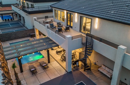 Hurricane House | Pecan Valley Retreat Sleeps 58| 2 Private Pools & Pickleball Courts