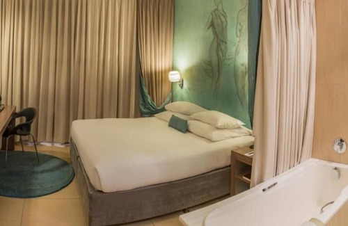 O.R. Tambo Hotel | Peermont Metcourt at Emperors Palace