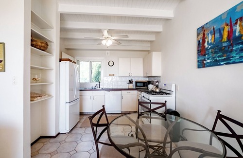 Pelican Key Apartment | Pelican 2 bedr ocean view apt - shared pool