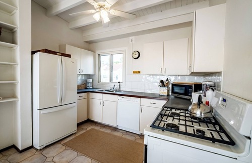 Pelican Key Apartment | Pelican 2 bedr ocean view apt - shared pool