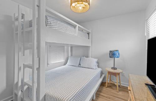 Pelican Bay House | Pelican Bay 13 - Cozy Beachside Retreat! - Beach Access!