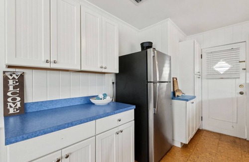 Fernandina Beach Cottage | Pelican: Easy access, spacious beach cottage steps to ocean with large private yard