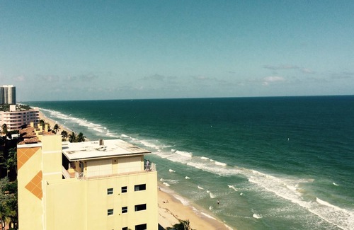 East Fort Lauderdale Condo | Pelican Grand Beach Resort! Only Lazy River in Fort Lauderdale, BOOK TODAY!