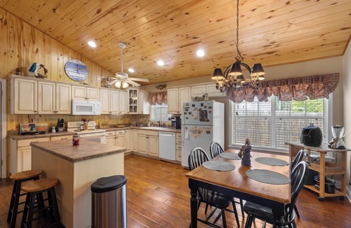 Steinhatchee House | Pelican's Rest - Home in Steinhatchee