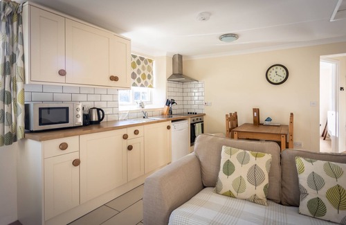 Trewassa Cottage | Pendragon Cottage Gringolet Lounge/Diner Sleeps 3