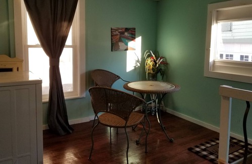 Philmont Apartment | Penelope's Flat - Laugh often, eat well and enjoy life!