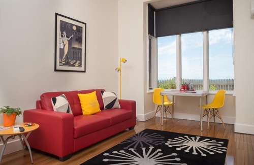 Penguin House | Penguin Waterfront Escape