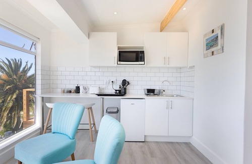 Simon's Town House | Penguins View Guesthouse