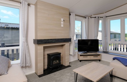 Fowey Cabin | PENMARLAM LODGE RETREAT 10, pet friendly, with a garden in Bodinnick