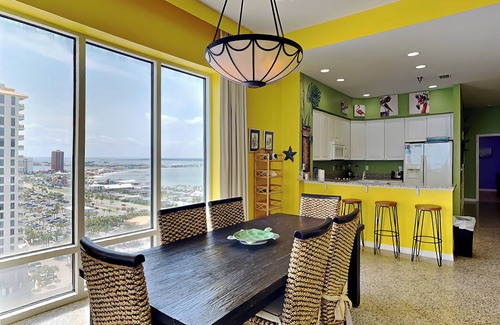 Pensacola Beach Condo | Pensacola Beach Condo with Free Seasonal Beach Service and Resort Amenities!