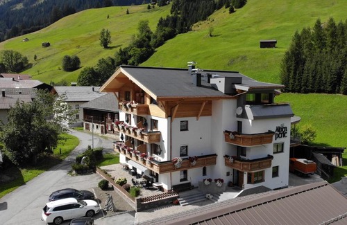 Holzgau House | Pension Alpenperle