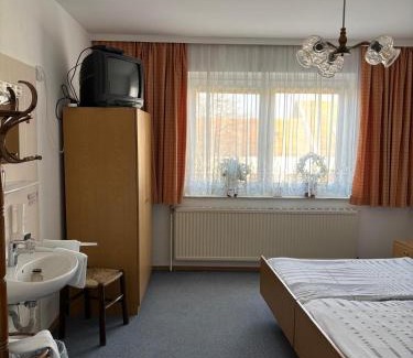 Mannswoerth Bed & Breakfast | Pension Eicher