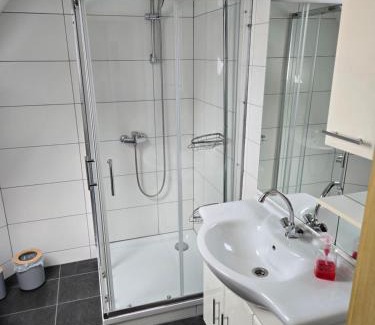 Twist House | Pensionszimmer, WLAN, Küche, Parkplatz