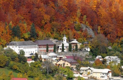 Godeni House | Pensiunea Agroturistică Piscul Soarelui