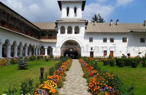 Godeni House | Pensiunea Agroturistică Piscul Soarelui
