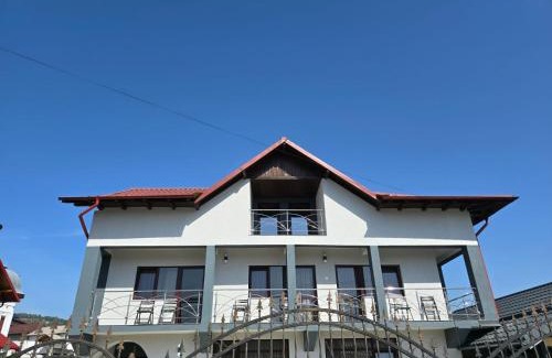 Corbi House | Pensiunea Corbii de Piatră