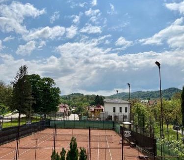 Campulung Hotel | Pensiunea Longocampo