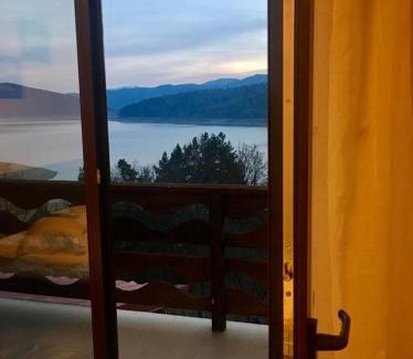 Hangu House | Pensiunea Lostrita