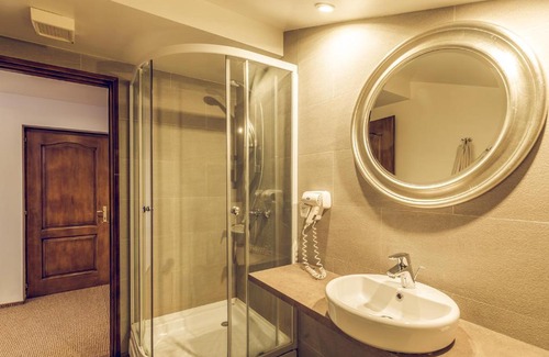 Cornu House | Pensiunea Oscar