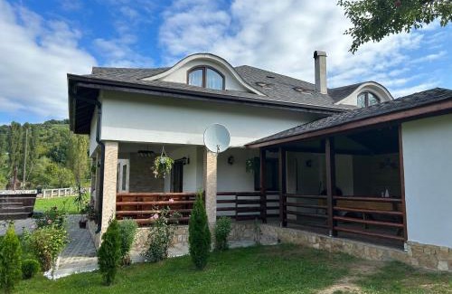 Salva House | Pensiunea Pe Vale La Moco